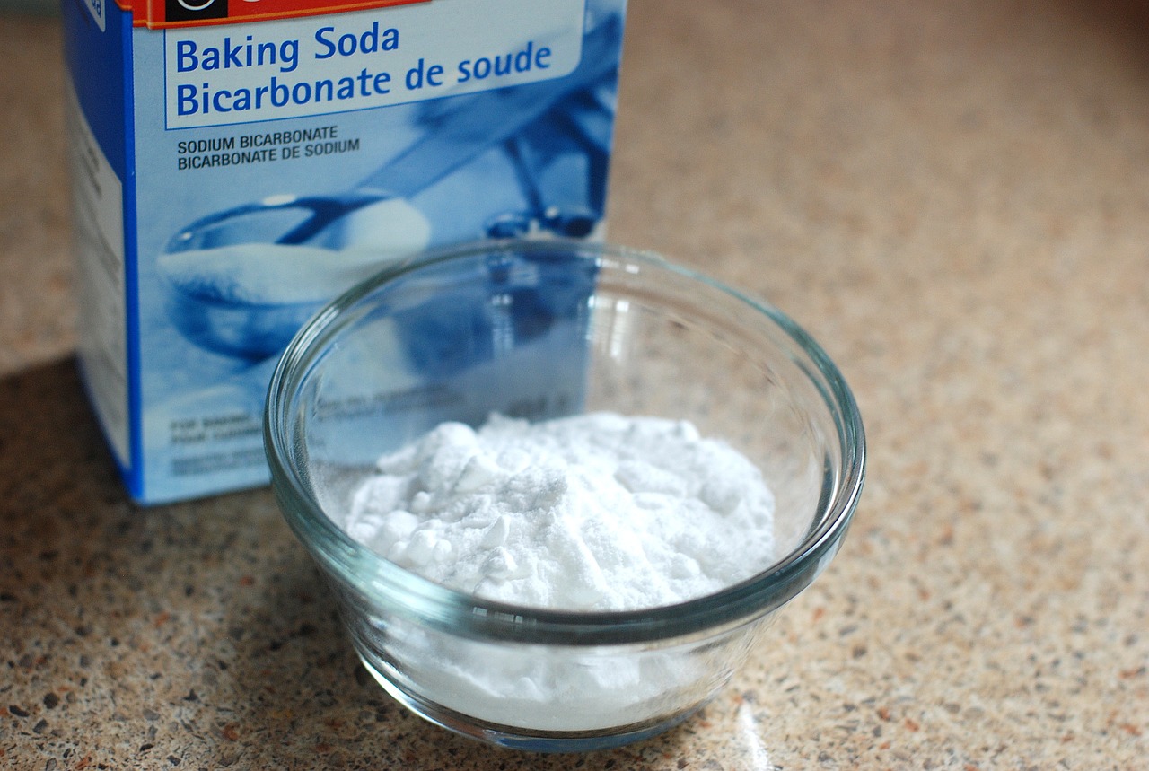 cleaning night guard with baking soda